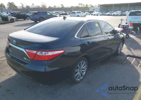 2015 Toyota Camry Hybrid Xle z USA, uszkodzony, nr VIN 4T1BD1FK8FU149877
